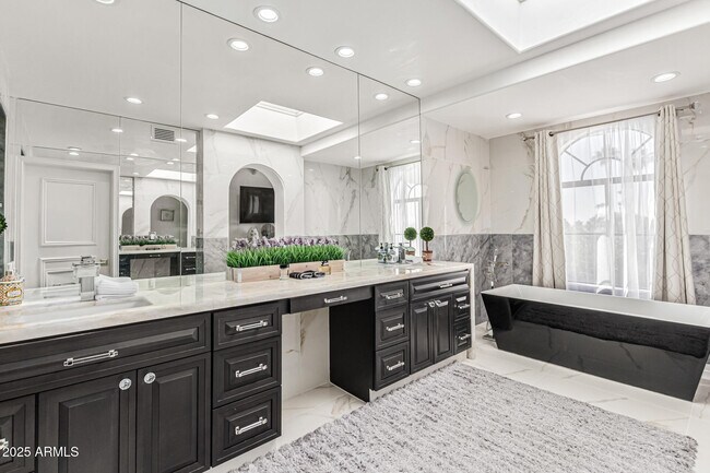 Building Photo - 10113 E Topaz Dr