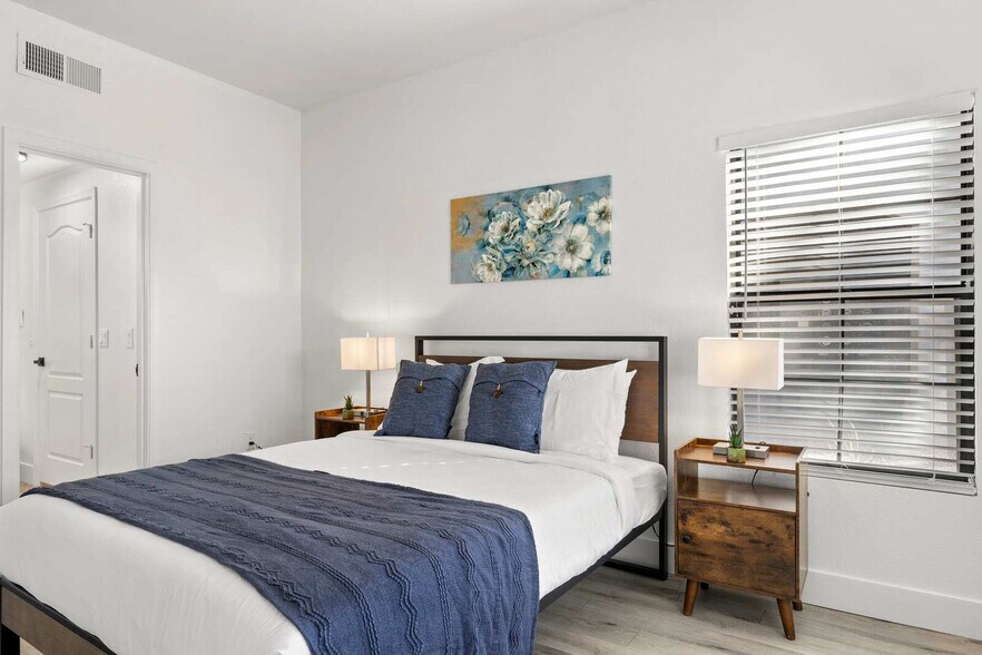 Building Photo - 875 W Pecos Rd