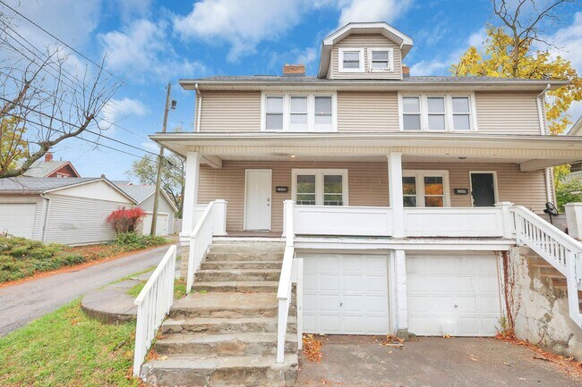 Primary Photo - 1038-1040 Forest St