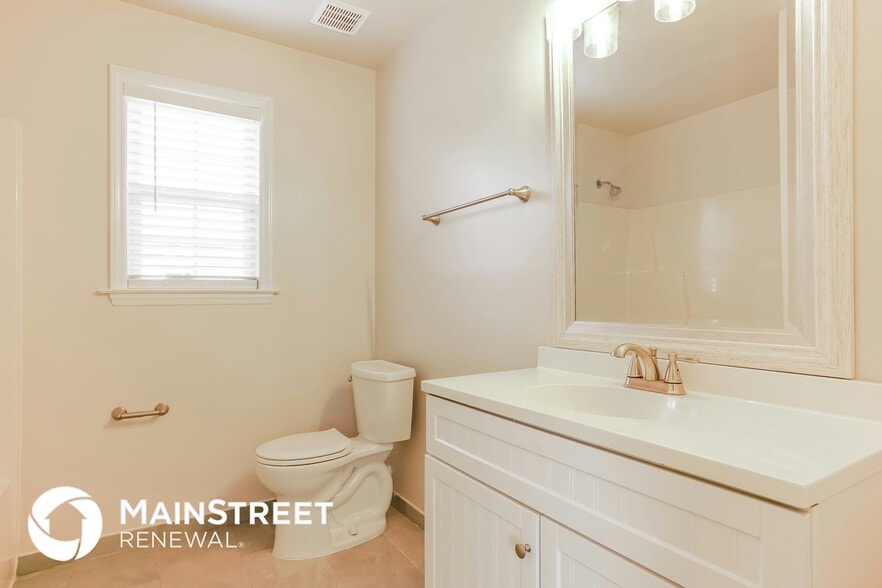 Building Photo - 160 Cedarhurst Ln