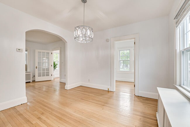 Building Photo - 364 Brightwood Ave