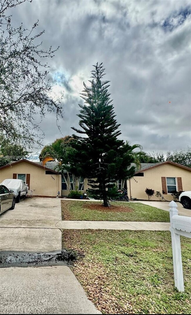 Building Photo - 1327 Riverside Cir