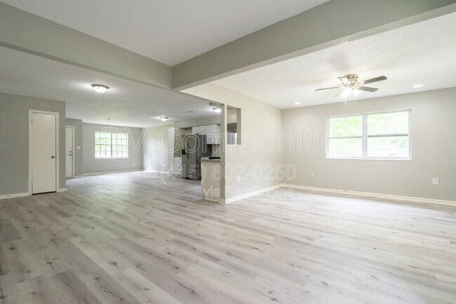 Building Photo - 9196 White Oak Dr