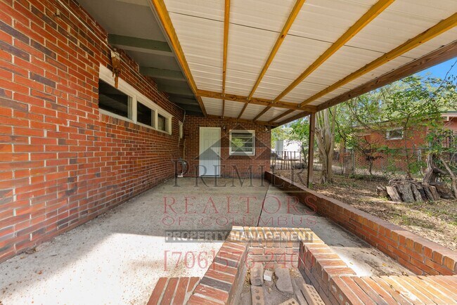 Building Photo - 2468 Walker St