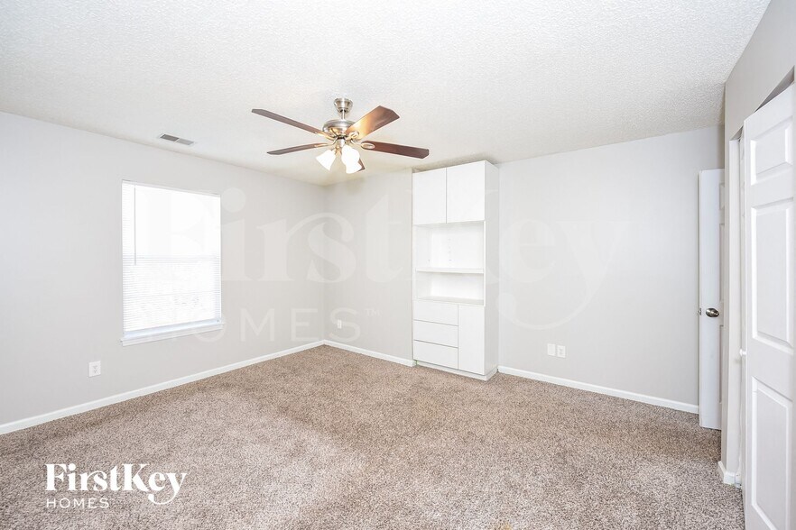 Building Photo - 423 Aberdeen Cir