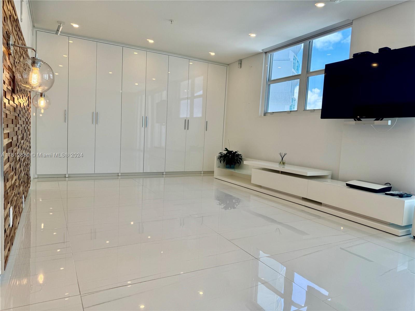 Building Photo - 3001 S Ocean Dr