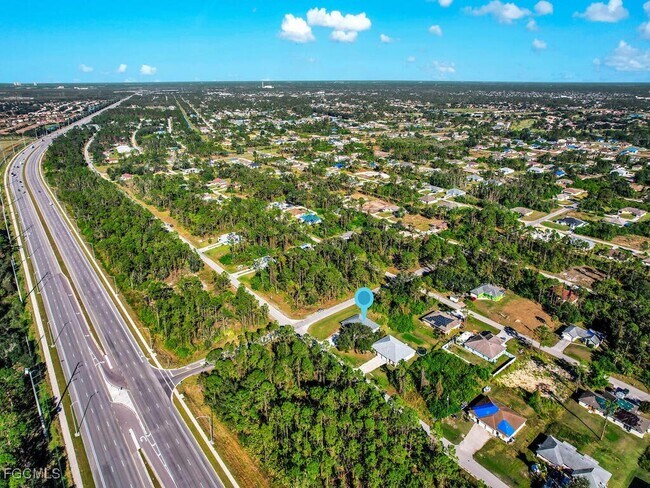 Building Photo - 801 Meadow Rd