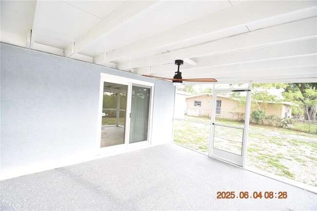 Building Photo - 417 Country Club Dr