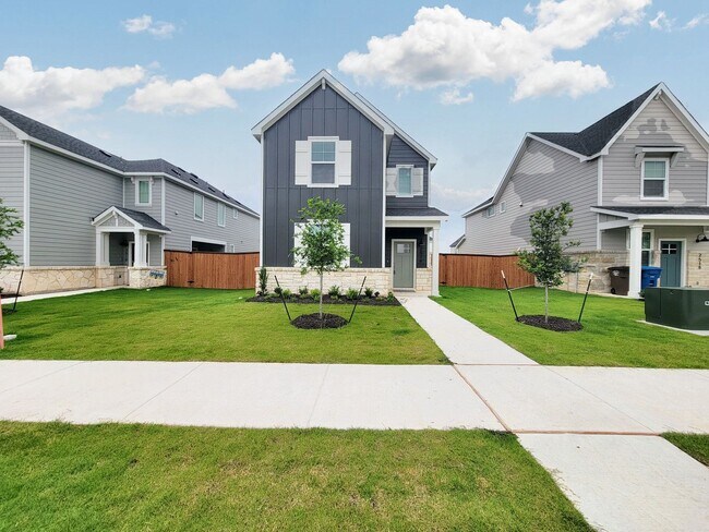 Building Photo - Spacious 4/BR 2.5/BA Retreat with Fenced Yard and Smart Features