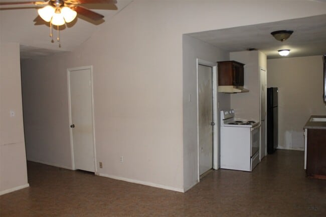 Building Photo - 8622 Brock Park Blvd