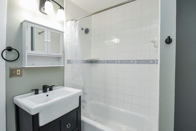 Building Photo - 8158 Niles St