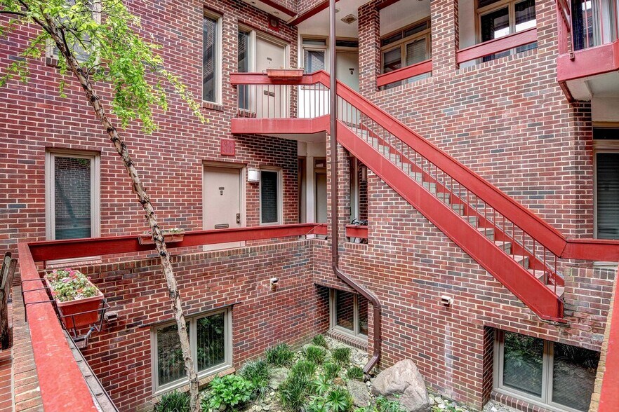 Courtyard 4 - 1625 Q St NW