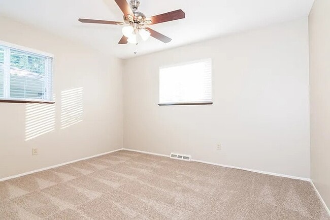 Building Photo - 2285 Pheasant Dr