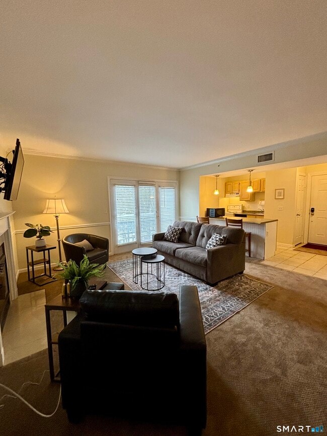 Building Photo - 221 Old Pond Ln