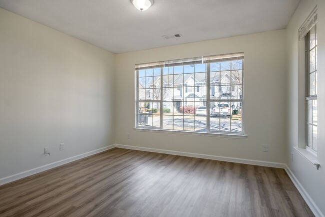 Building Photo - Beautiful Upgraded Townhome!