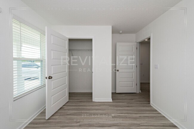 Building Photo - 1097 Hayward Lp