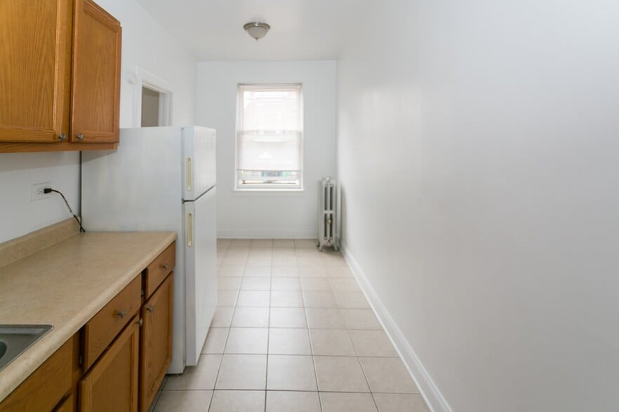 Building Photo - 4856 N Damen Ave