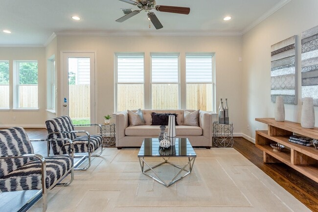 Building Photo - 5010 Ella Blvd