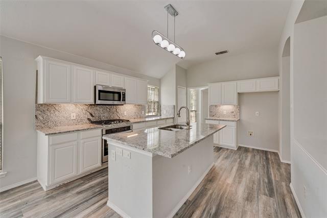 Building Photo - 5909 Meadowcrest Ln