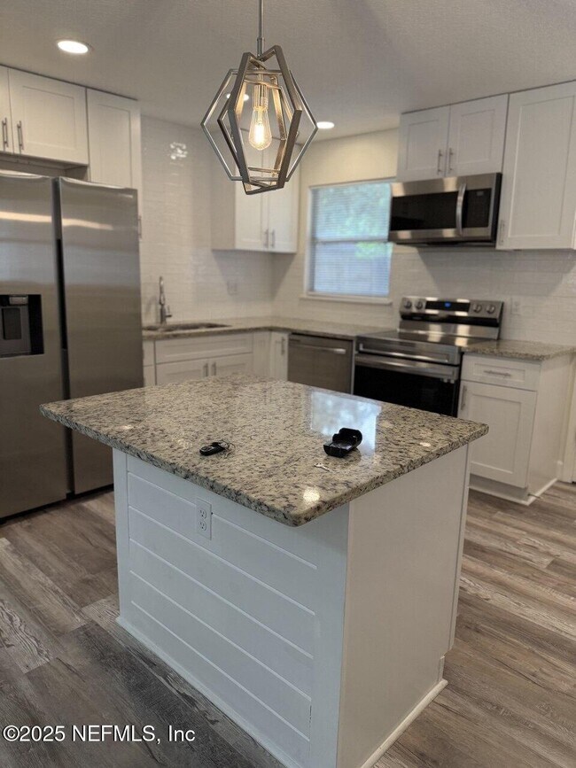 Building Photo - 7262 Kivler Dr