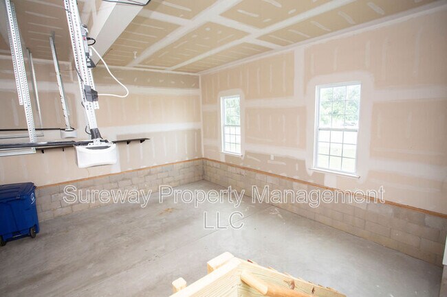 Building Photo - 1 Tweentown Cl