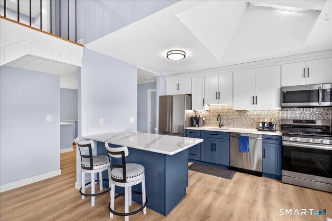 Building Photo - 675 Townsend Ave