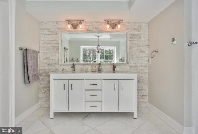 Building Photo - 6329 Linway Terrace