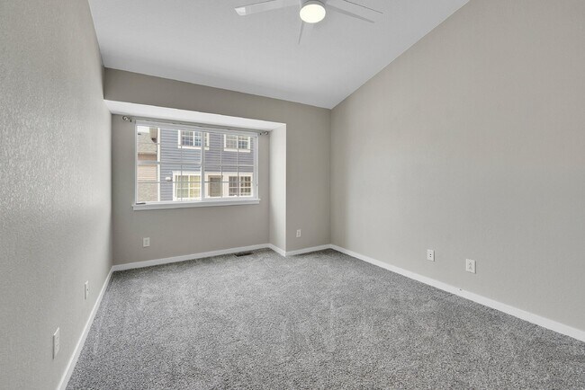 Building Photo - $2,925.00 - 3-bed, 3.5 bath Townhome with Finished Basement and Fireplace in Broomfield!