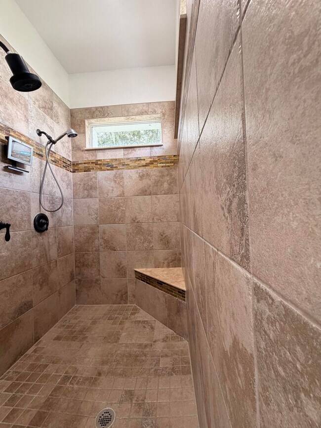 Building Photo - Luxury Windermere Home | 5 Bed 4.5 Bath La...