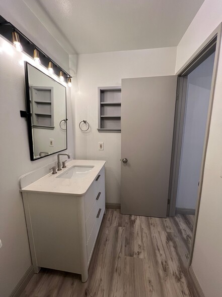 Upper Level Master Bathroom - 236 S Curtis Ave