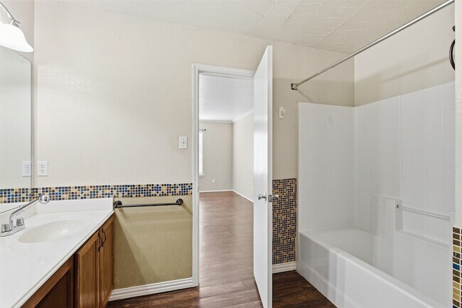 Building Photo - 2918 St Rita Dr