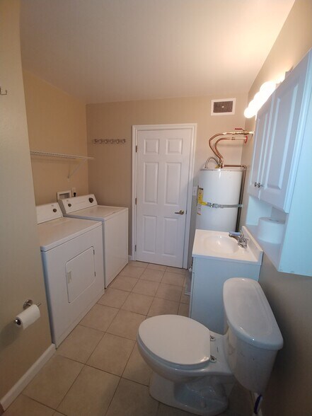 Bathroom - View 2 - 1410 E St