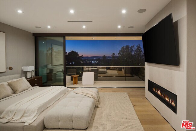 Building Photo - 16801 Oak View Dr