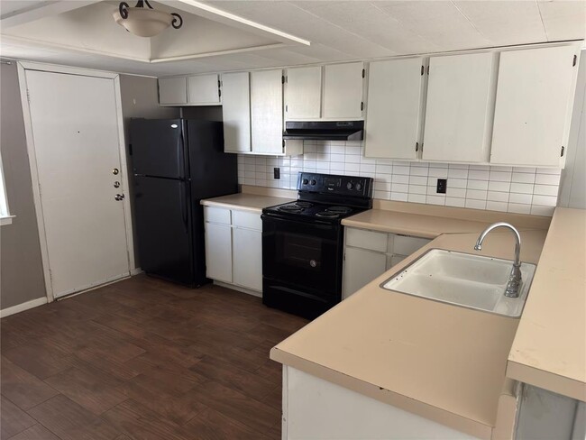 Building Photo - 2745 Maple Tree Rd