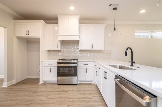 Building Photo - 310 Kanis Ridge Dr
