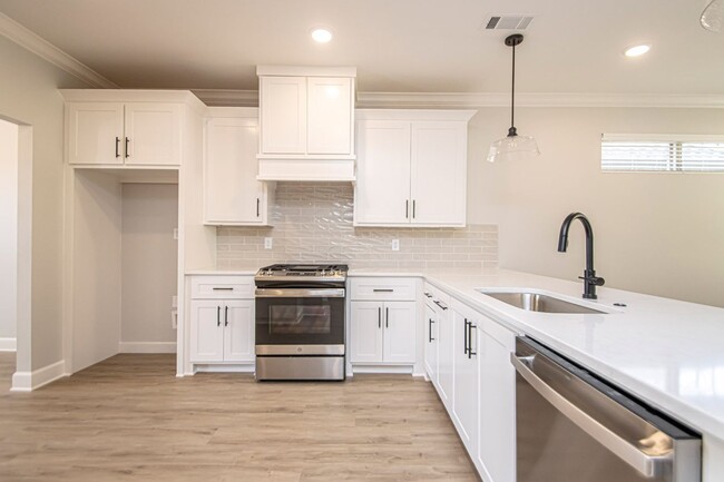 Building Photo - New Construction 3 bed 2 1/2 Bath, 2,020 s...