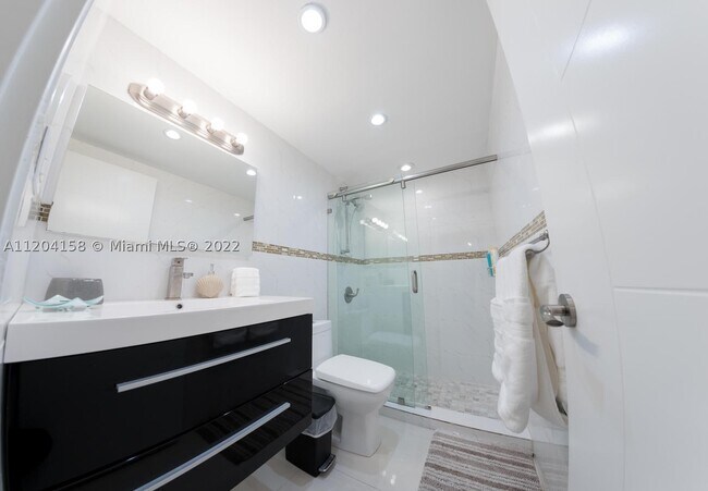Building Photo - 5601 Collins Ave