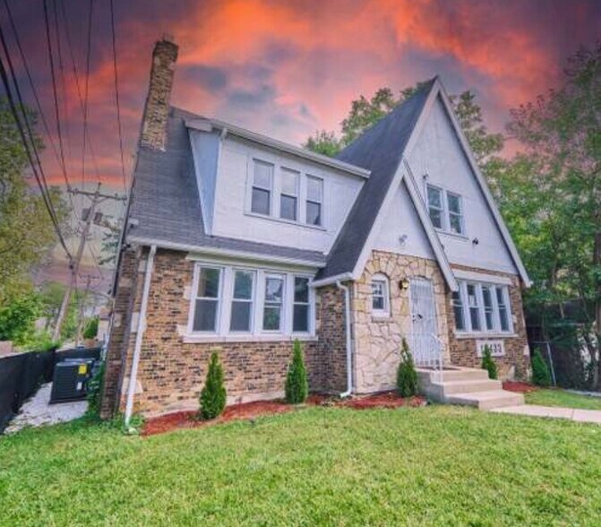 Building Photo - 15433 Myrtle Ave