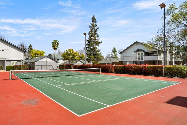 Building Photo - Beautiful 3-bedroom, 3-bathroom townhome  ...