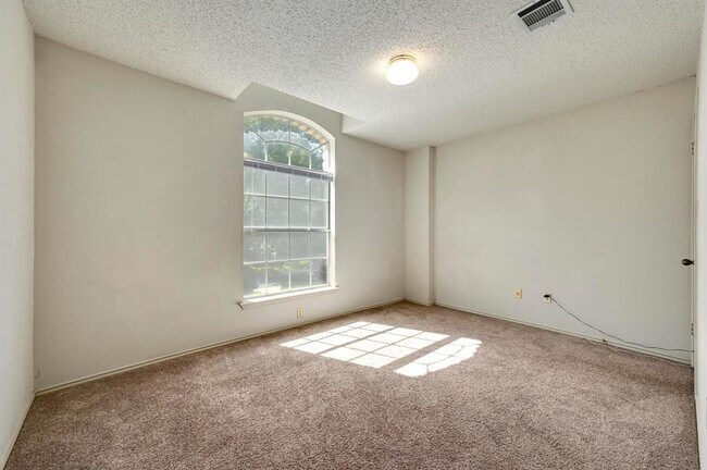 Building Photo - 9312 Silk Oak Cove