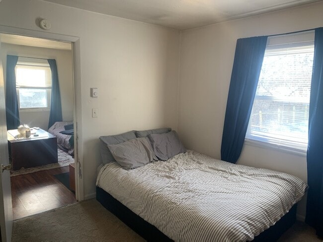 Building Photo - 516 Monroe St