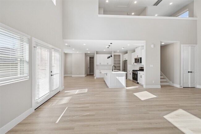 Building Photo - 20019 Venetto St