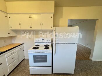 Building Photo - 6520 NE 6th Ave