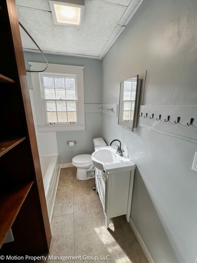 Building Photo - 1814 S Holly St