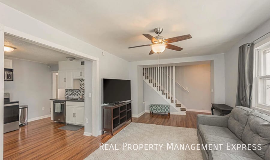 Building Photo - 4 Bedroom 2 Bathroom Home in Sioux Falls