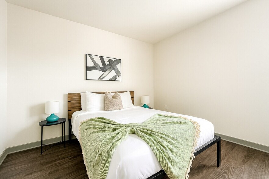 Building Photo - 111 E 4th St