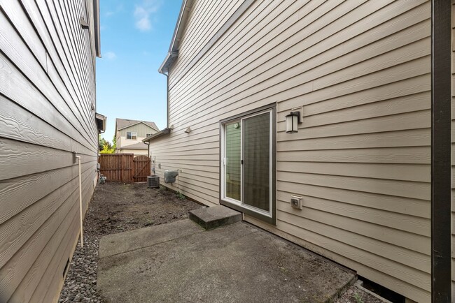 Building Photo - Bright, clean 3-bdrm/2.5-bath home in Beth...