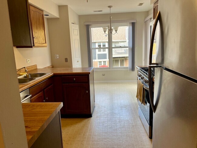 Building Photo - 240 Southwick Ct