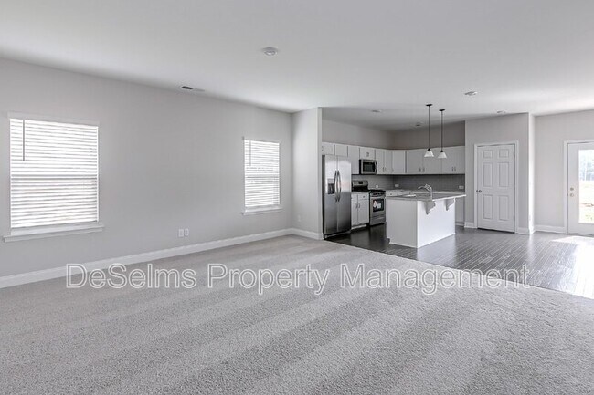 Building Photo - 107 Crabourne Dr