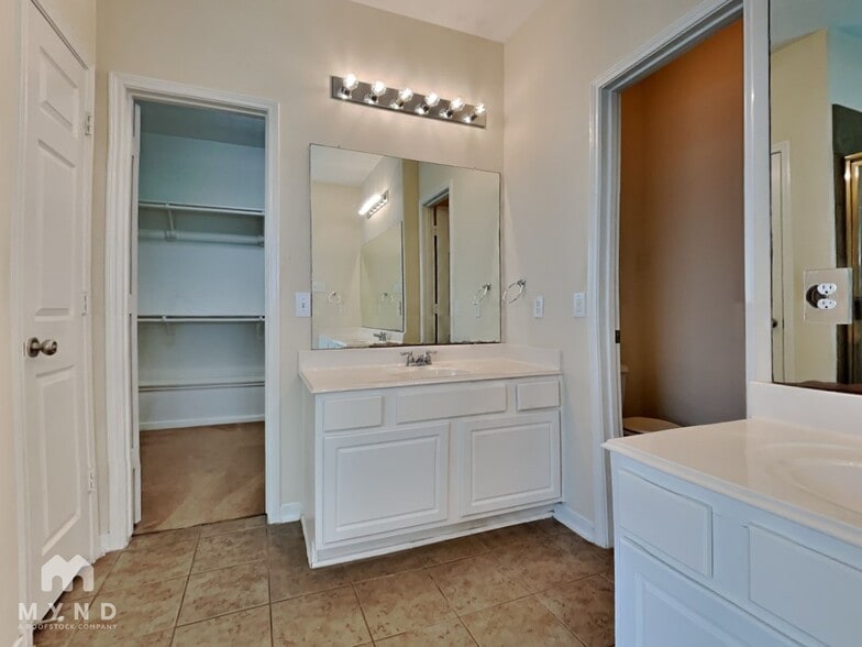 Building Photo - 17934 Barton Ridge Ln